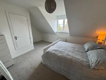 4 bedroom Semi-detached house for sale in Thorneydene Gardens, Grantham, Grantham, NG31