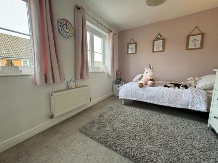 4 bedroom Semi-detached house for sale in Thorneydene Gardens, Grantham, Grantham, NG31