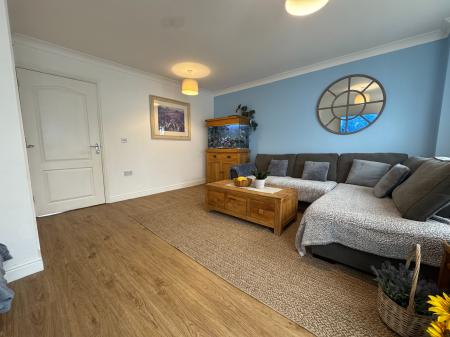 4 bedroom Semi-detached house for sale in Thorneydene Gardens, Grantham, Grantham, NG31