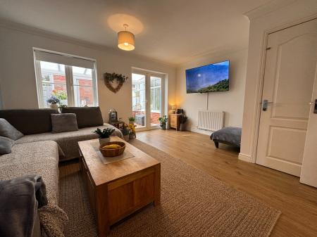 4 bedroom Semi-detached house for sale in Thorneydene Gardens, Grantham, Grantham, NG31