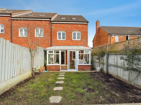 4 bedroom Semi-detached house for sale in Thorneydene Gardens, Grantham, Grantham, NG31