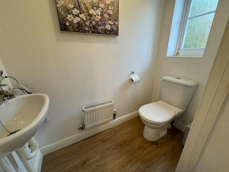 4 bedroom Semi-detached house for sale in Thorneydene Gardens, Grantham, Grantham, NG31