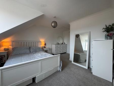 4 bedroom Semi-detached house for sale in Thorneydene Gardens, Grantham, Grantham, NG31