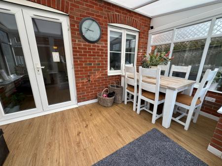 4 bedroom Semi-detached house for sale in Thorneydene Gardens, Grantham, Grantham, NG31