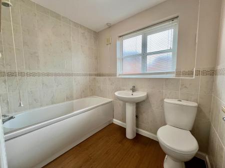 4 bedroom Detached house for sale in St. Mellion Drive, Grantham, NG31