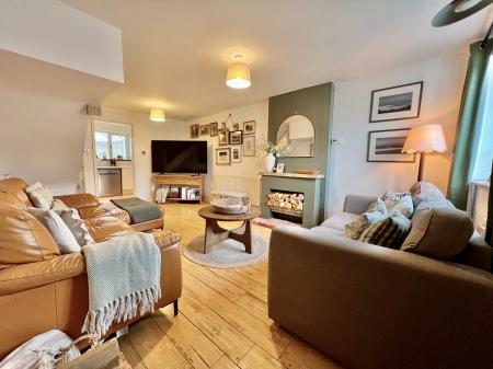 3 bedroom Semi-detached house for sale in First Avenue, Grantham, NG31