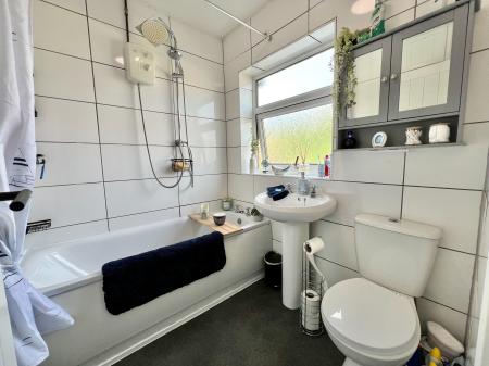 3 bedroom Semi-detached house for sale in Pinfold Lane, Marston, Grantham, NG32