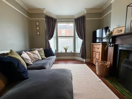 3 bedroom Terraced House for sale in Houghton Road, Grantham, Grantham, NG31