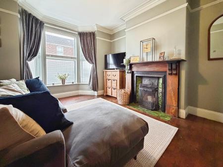 3 bedroom Terraced House for sale in Houghton Road, Grantham, Grantham, NG31