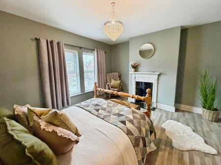 3 bedroom Terraced House for sale in Houghton Road, Grantham, Grantham, NG31