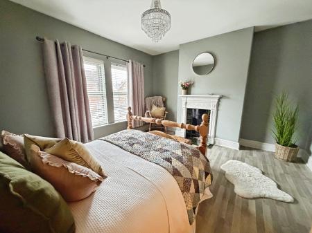 3 bedroom Terraced House for sale in Houghton Road, Grantham, Grantham, NG31