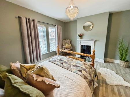 3 bedroom Terraced House for sale in Houghton Road, Grantham, Grantham, NG31