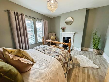 3 bedroom Terraced House for sale in Houghton Road, Grantham, Grantham, NG31