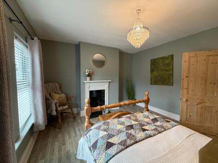 3 bedroom Terraced House for sale in Houghton Road, Grantham, Grantham, NG31