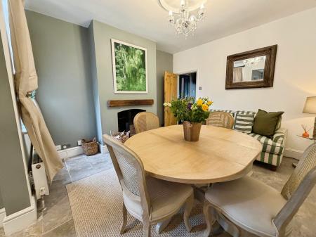 3 bedroom Terraced House for sale in Houghton Road, Grantham, Grantham, NG31