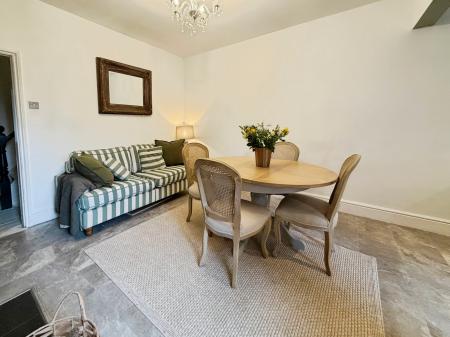 3 bedroom Terraced House for sale in Houghton Road, Grantham, Grantham, NG31