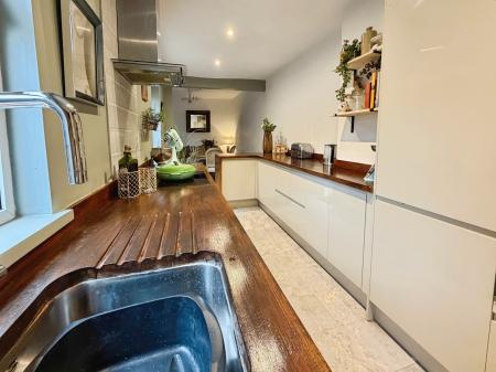 3 bedroom Terraced House for sale in Houghton Road, Grantham, Grantham, NG31