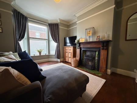 3 bedroom Terraced House for sale in Houghton Road, Grantham, Grantham, NG31