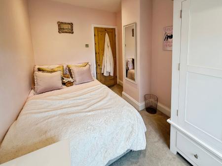 3 bedroom Terraced House for sale in Houghton Road, Grantham, Grantham, NG31