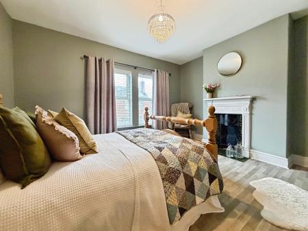 3 bedroom Terraced House for sale in Houghton Road, Grantham, Grantham, NG31