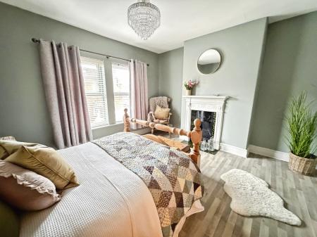 3 bedroom Terraced House for sale in Houghton Road, Grantham, Grantham, NG31