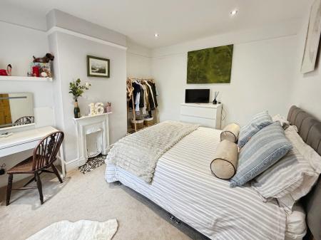 3 bedroom Terraced House for sale in Houghton Road, Grantham, Grantham, NG31