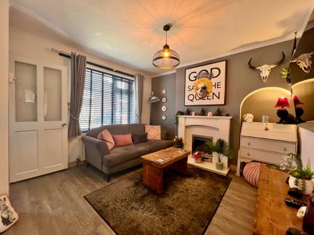 2 bedroom Terraced House for sale in Kingston Avenue, Grantham, Grantham, NG31