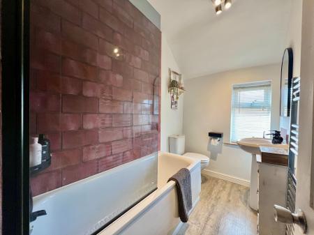 2 bedroom Terraced House for sale in Kingston Avenue, Grantham, Grantham, NG31