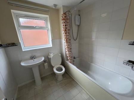 2 bedroom Semi-detached house to let in Chelmsford Drive, Grantham, Grantham, NG31
