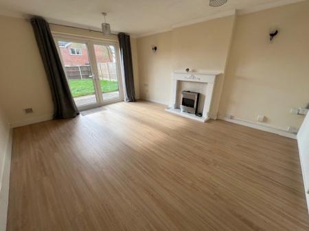 2 bedroom Semi-detached house to let in Chelmsford Drive, Grantham, Grantham, NG31