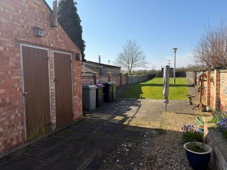 2 bedroom Terraced House for sale in The Drift, Barrowby, Grantham, NG32