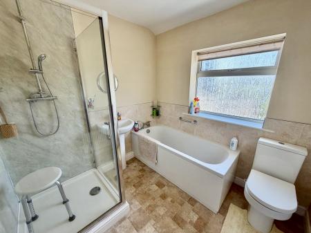 2 bedroom Terraced House for sale in The Drift, Barrowby, Grantham, NG32