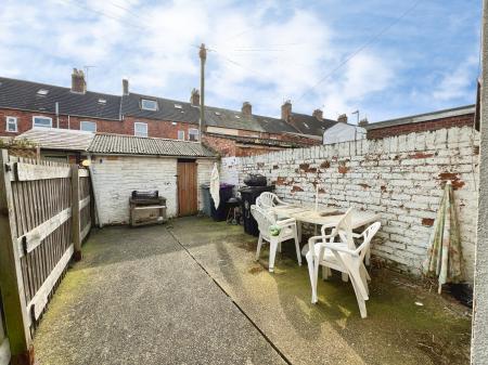 2 bedroom Terraced House for sale in College Street, Grantham, NG31