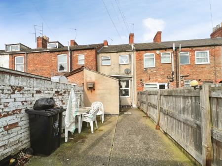 2 bedroom Terraced House for sale in College Street, Grantham, NG31