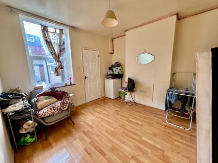 2 bedroom Terraced House for sale in College Street, Grantham, NG31