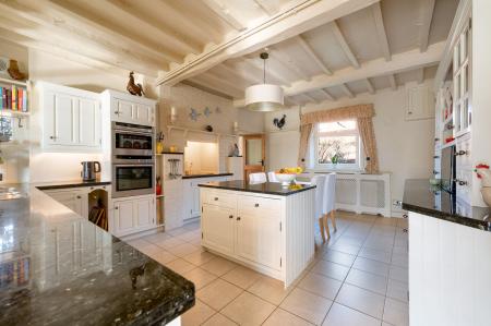 6 bedroom Detached house for sale in Church Lane, Brandon, Grantham, NG32