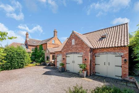 6 bedroom Detached house for sale in Church Lane, Brandon, Grantham, NG32