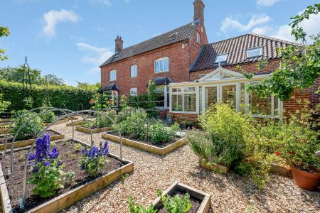 6 bedroom Detached house for sale in Church Lane, Brandon, Grantham, NG32