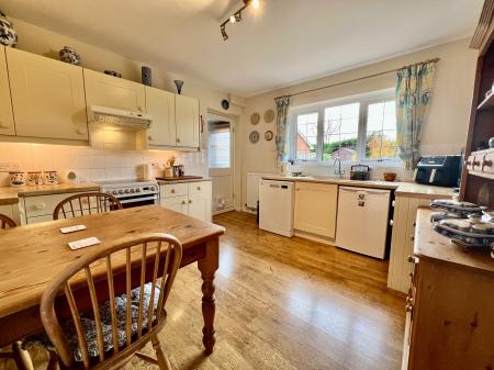 3 bedroom Detached house for sale in Park Road, Allington, Grantham, NG32