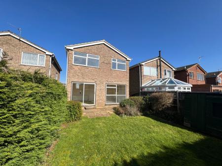 3 bedroom Detached house to let in Hedgefield Road, Barrowby, Barrowby, Grantham, NG32