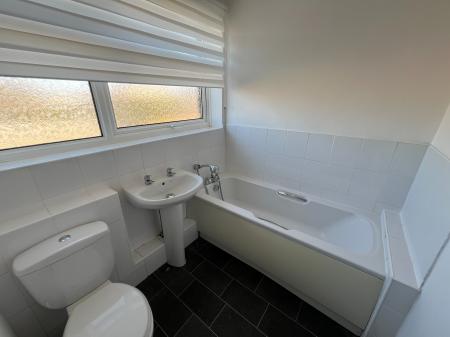 3 bedroom Detached house to let in Hedgefield Road, Barrowby, Barrowby, Grantham, NG32