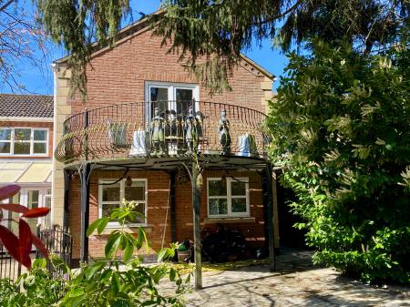 6 bedroom Detached house for sale in Manthorpe Road, Grantham, Grantham, NG31