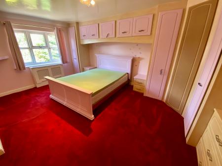 6 bedroom Detached house for sale in Manthorpe Road, Grantham, Grantham, NG31