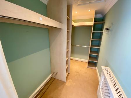 6 bedroom Detached house for sale in Manthorpe Road, Grantham, Grantham, NG31