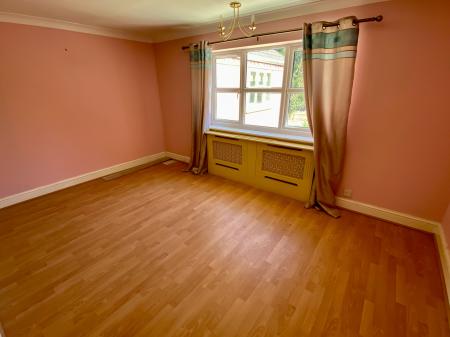 6 bedroom Detached house for sale in Manthorpe Road, Grantham, Grantham, NG31