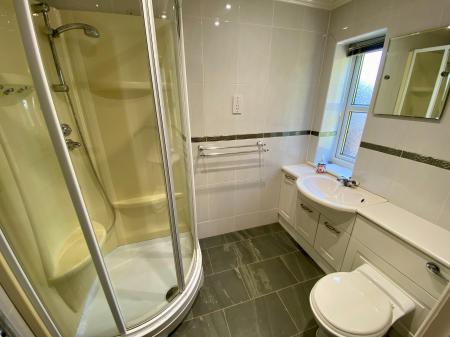 6 bedroom Detached house for sale in Manthorpe Road, Grantham, Grantham, NG31