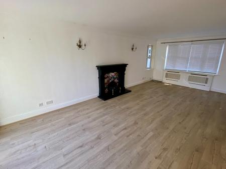 6 bedroom Detached house for sale in Manthorpe Road, Grantham, Grantham, NG31