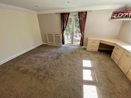 6 bedroom Detached house for sale in Manthorpe Road, Grantham, Grantham, NG31