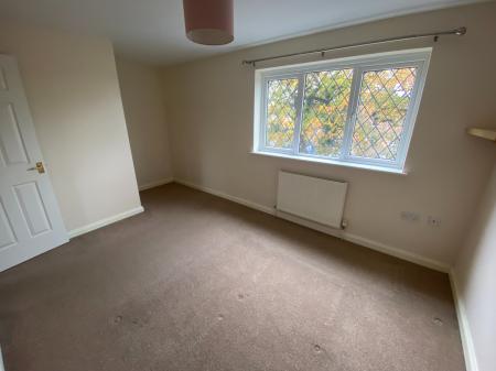 3 bedroom Semi-detached house for sale in Sunningdale, Grantham, NG31