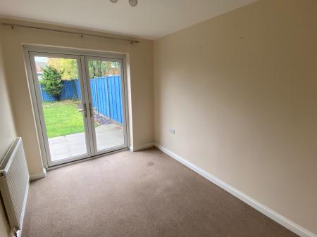 3 bedroom Semi-detached house for sale in Sunningdale, Grantham, NG31
